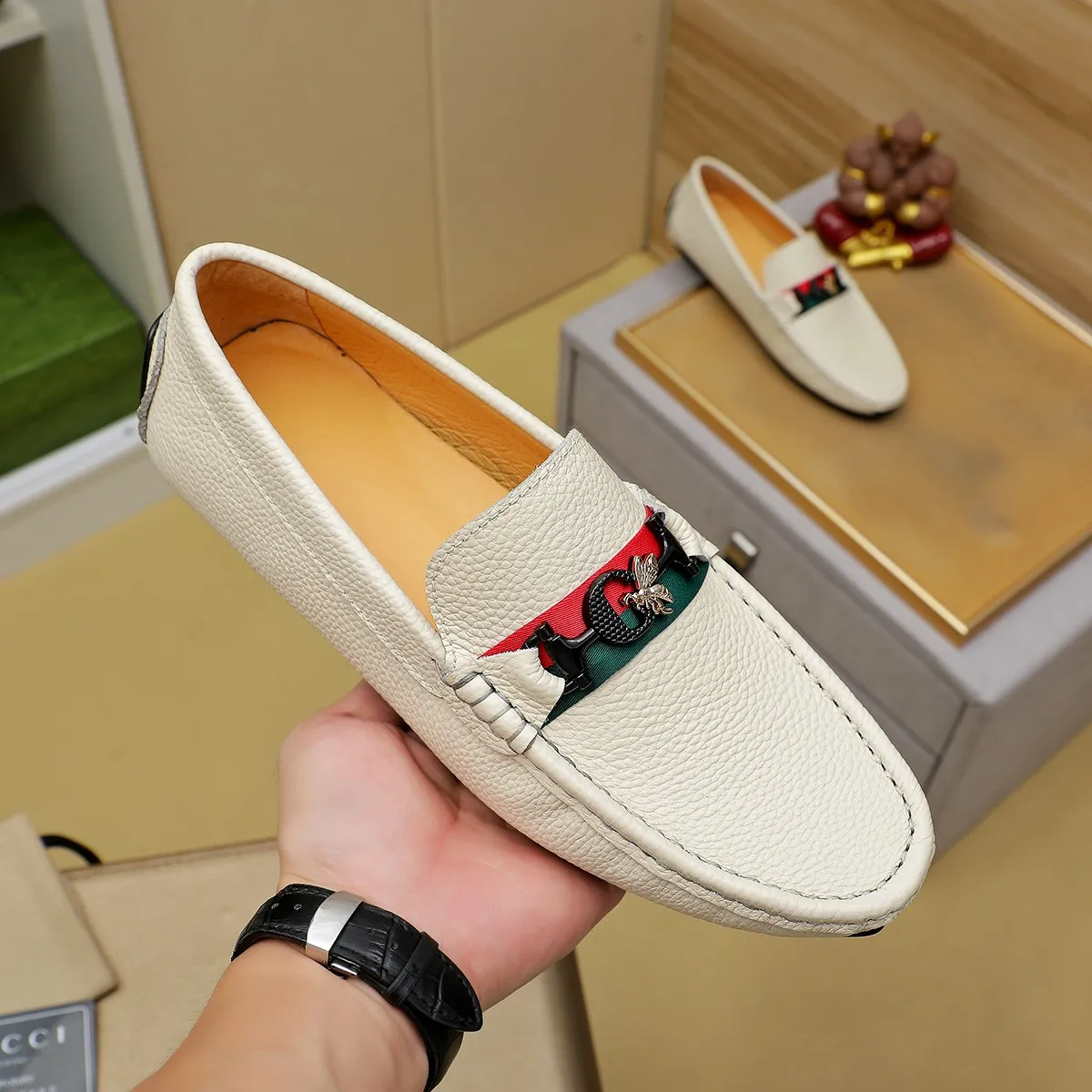 Men's shoes 💰360💰💰GUCCI Gucci official website synchronizes the latest model 🛃The upper is made of imported cowhide, 🐷leather lining, rubber outsole, 🎩🎩top-notch handcrafted workmanship with fine stitches and threads🔍definitely satisfy those perfectionist men who pursue high luxury quality 👏 Colors available! Code number 38-45 Large quantity in stock